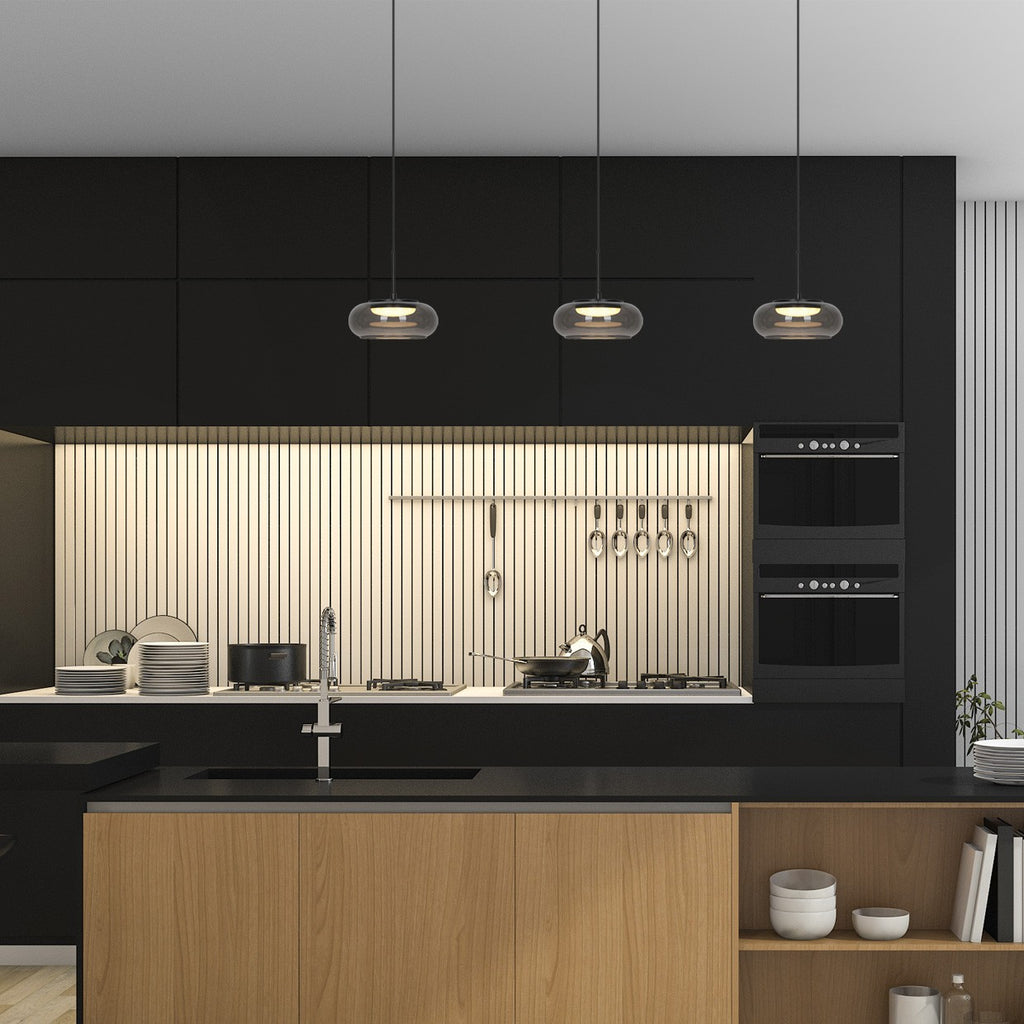 Colgante Cité negro fumé instalado en comedor moderno - Ambiente