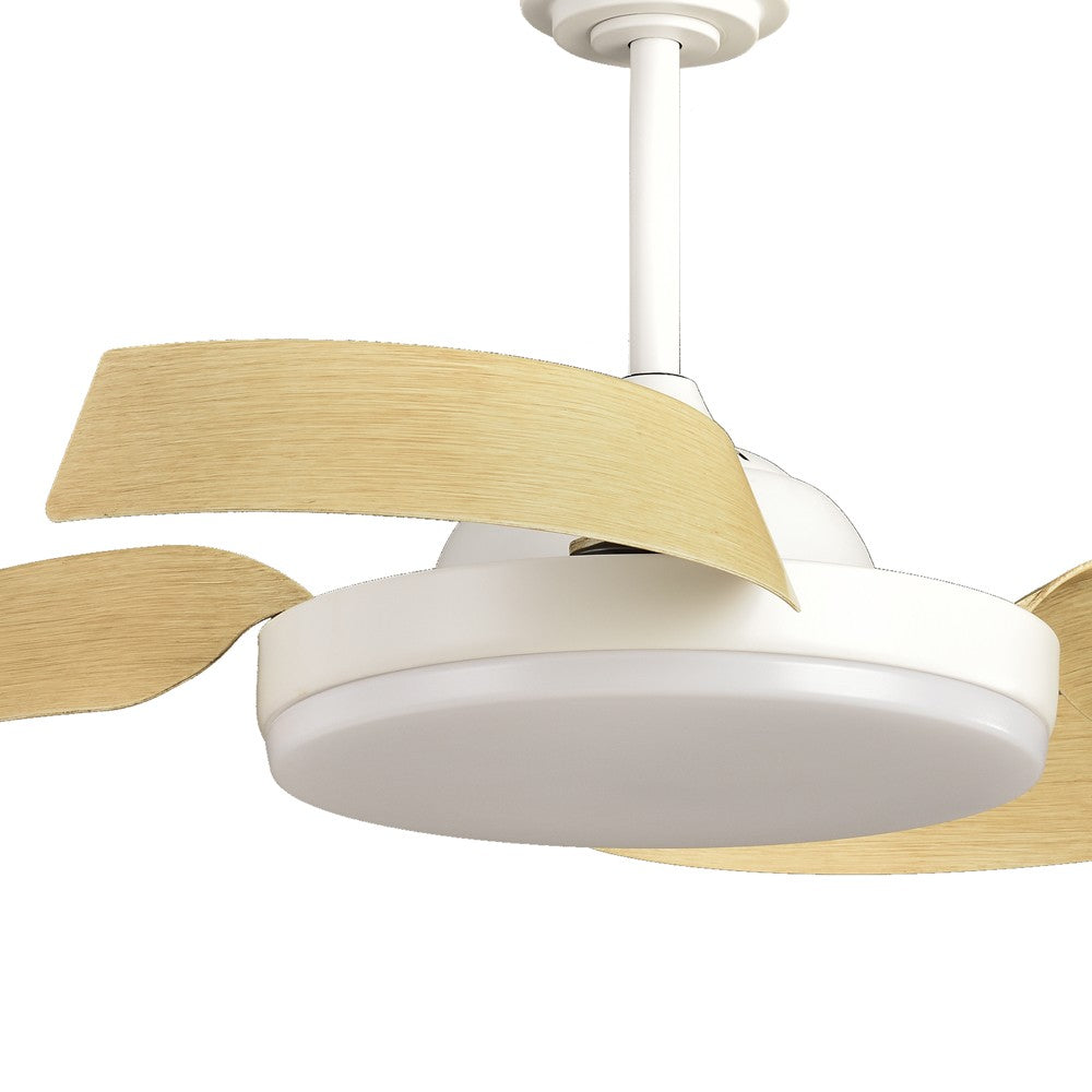 Ventilador Batán fabricado en acero color blanco con detalles en madera