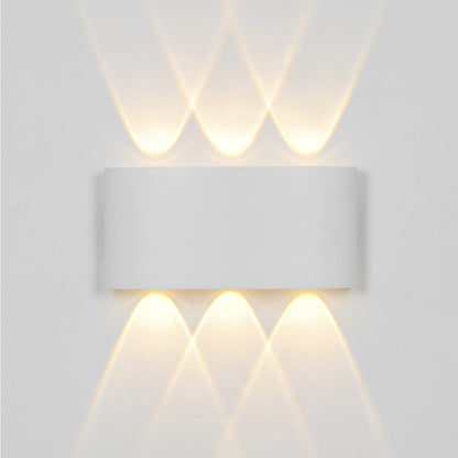 Aplique exterior LED King instalado en fachada exterior - Ambiente residencial