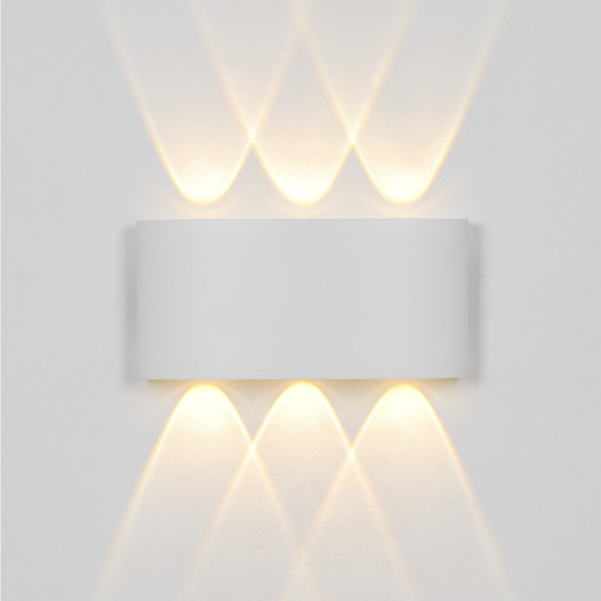 Detalle de instalación del aplique exterior LED King blanco IP54