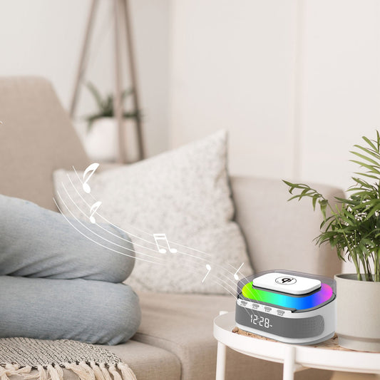 Lámpara sobremesa Bolt en ambiente de escritorio moderno con luz RGB activada