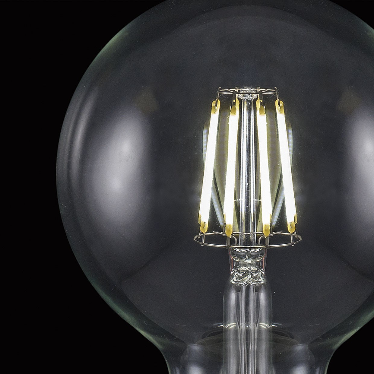 AJP Alemar FS0049 Bombilla LED Globo 6W - Medidas: [Insertar medidas aquí, ej: Diámetro 95mm, Alto 120mm]
