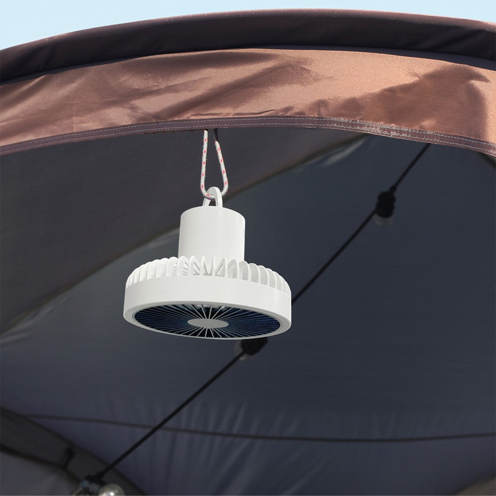 Refrescante ventilador con trípode, ideal para usar en la terraza