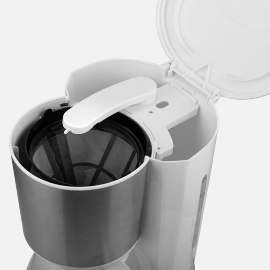 Cafetera de Goteo Gruta 1,5 L Blanca 900 W Acero Inoxidable Fabrilamp instalada en ambiente decorativo de salón o dormitorio | Fabrilamp / Abrila