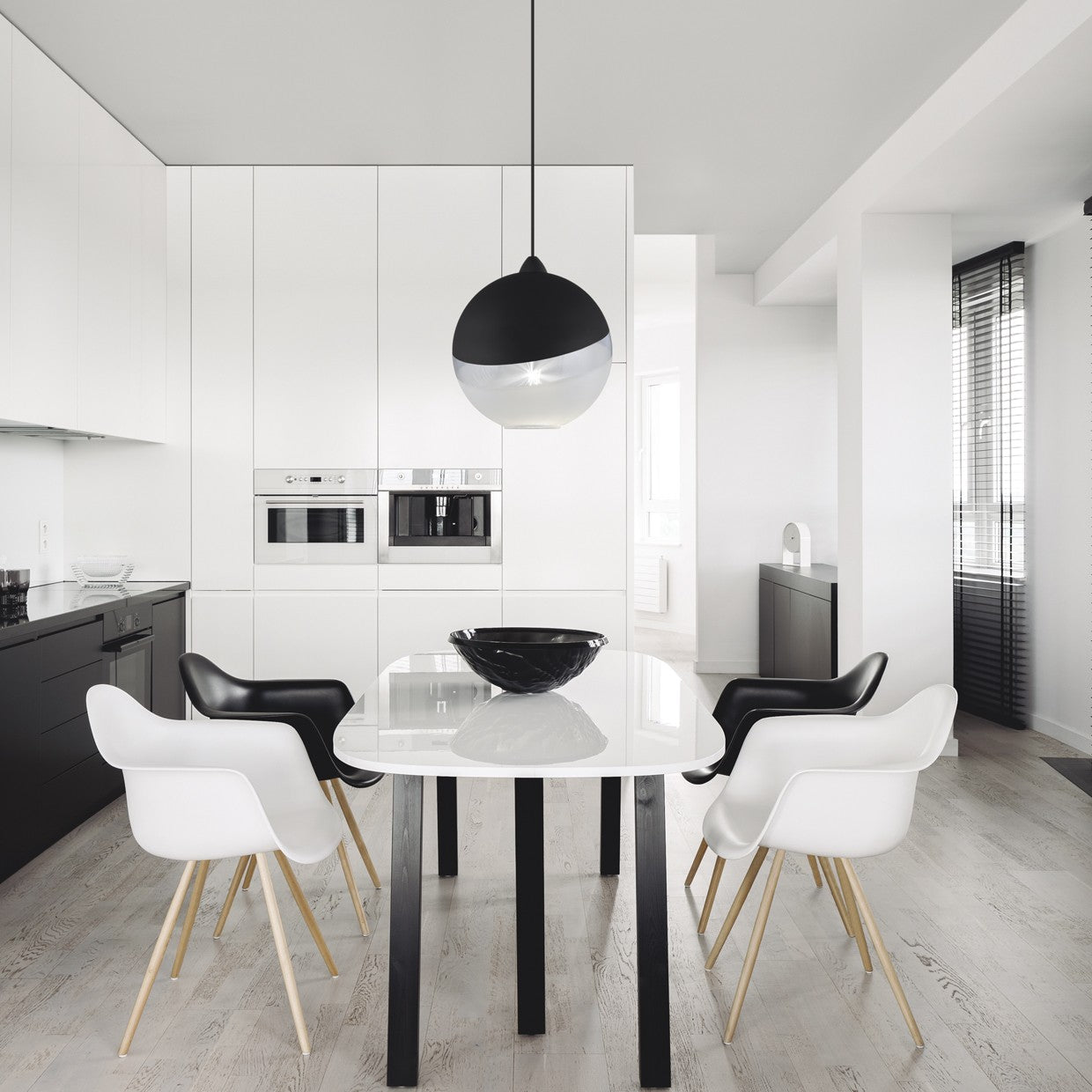 Colgante Anatra Negro E27 AJP/Alemar (Ref. 11178): Dimensiones detalladas.  Elegancia moderna, cristal y acrílico, envío rápido.  LuzGuru.
