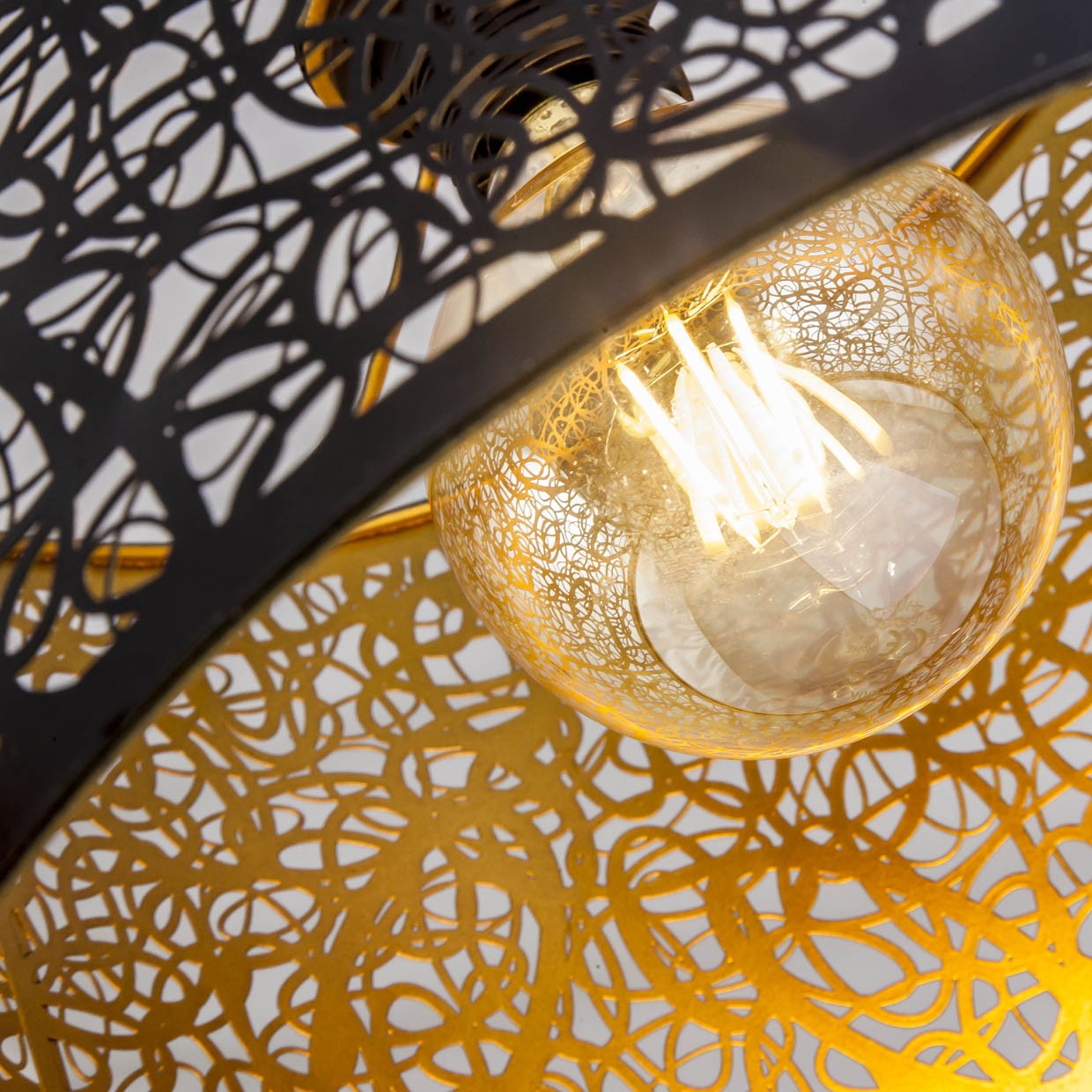 Colgante Grasse Negro-Oro AJP/Alemar (Ref. 10824): Medidas detalladas. Elegancia moderna, envío rápido y garantía de calidad. LuzGuru.
