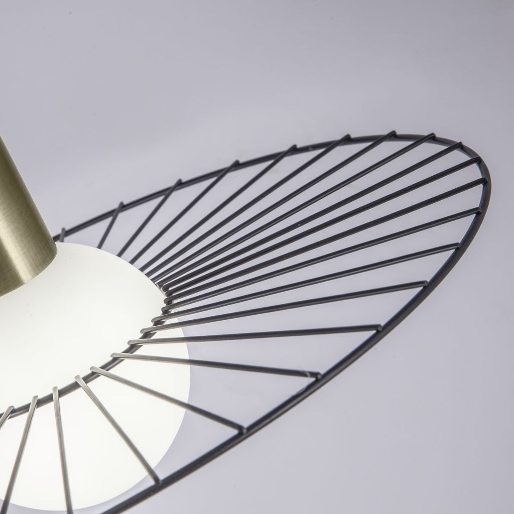 Colgante Niza Negro 40W AJP/Alemar (Ref. 10764): Descubre su elegante diseño en metal y cuero.  Iluminación cálida y sofisticada para tu hogar. LuzGuru.
