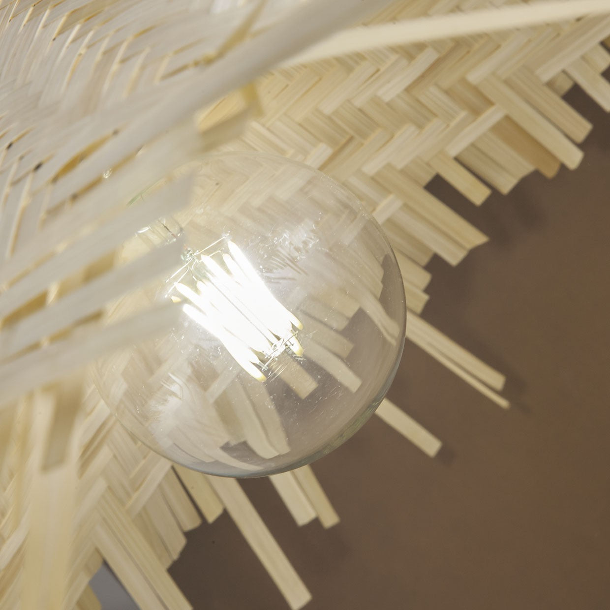 Colgante Pipper Bambú Natural AJP/Alemar (Ref. 10752) - Medidas: Ilumina tu hogar con su elegante diseño.  Descubre la calidez del bambú. LuzGuru.
