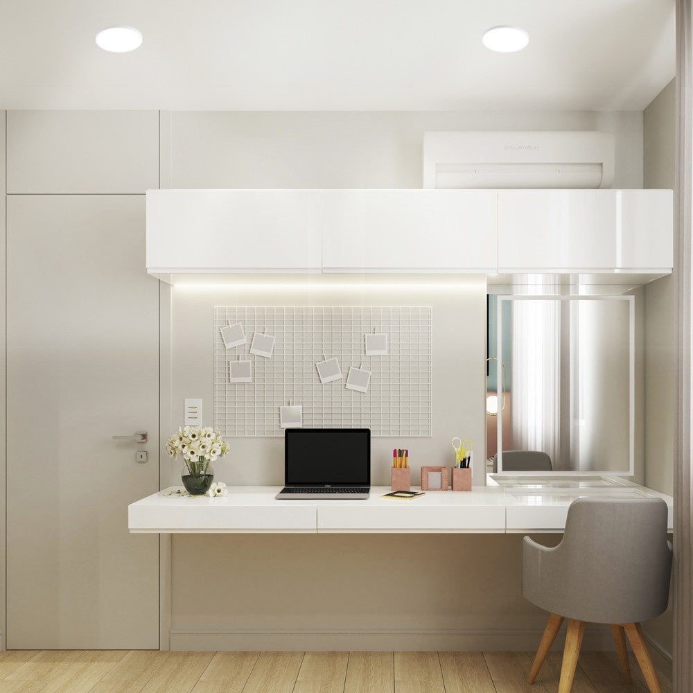 Lámpara de techo moderna ideal para iluminar el baño con luz neutra