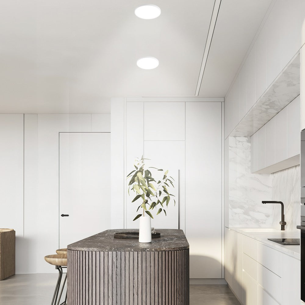 Lámpara de techo moderna y funcional ideal para baños y cocinas
