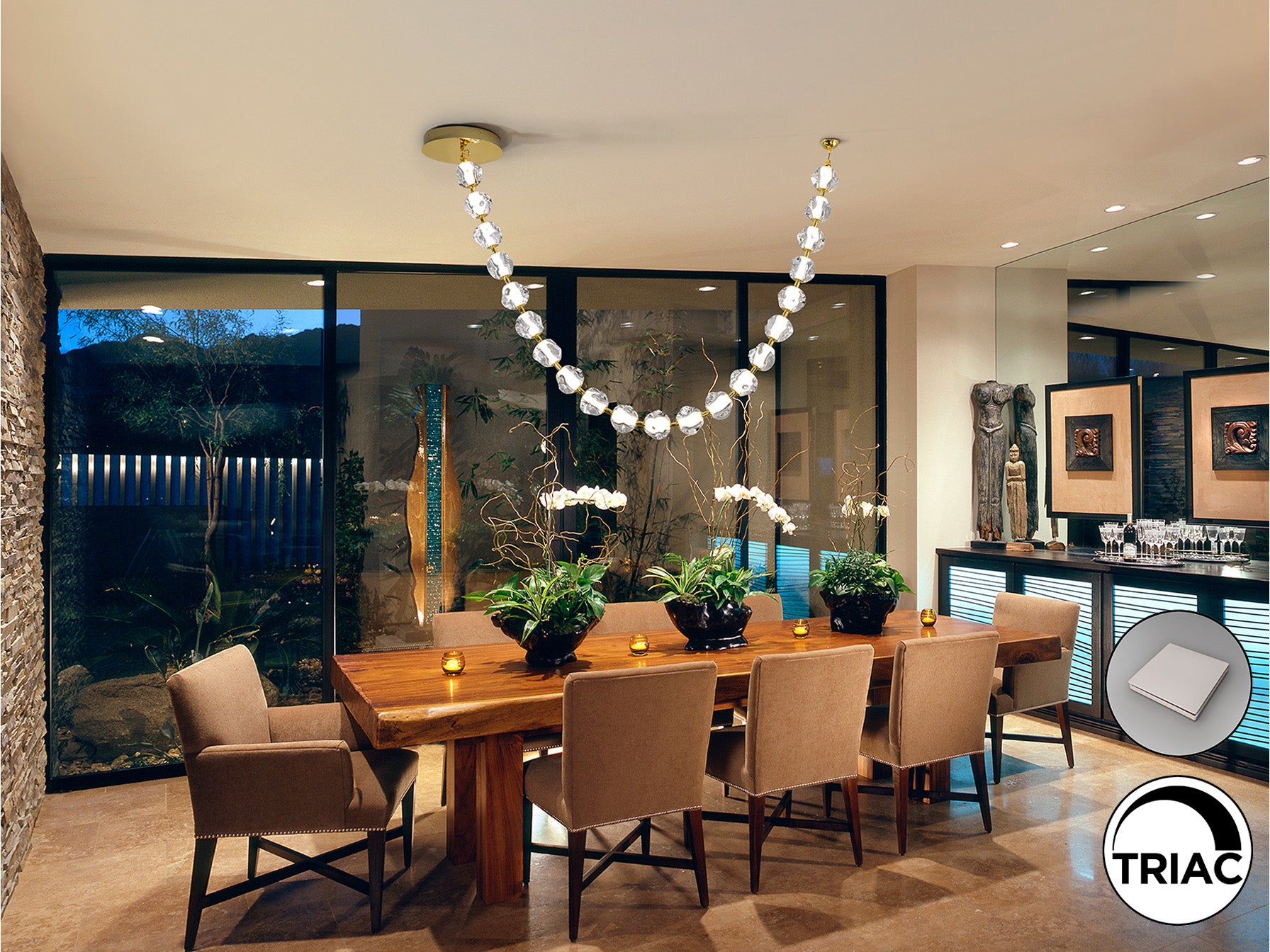 Lámpara Zaria II LED dorada de Schuller (Ref. 448796). Detalle de sus 21 tulipas de acrílico transparente y acabado dorado. Iluminación LED de 7129 lm, 75.5W, 3000K.  Luzgurú.
