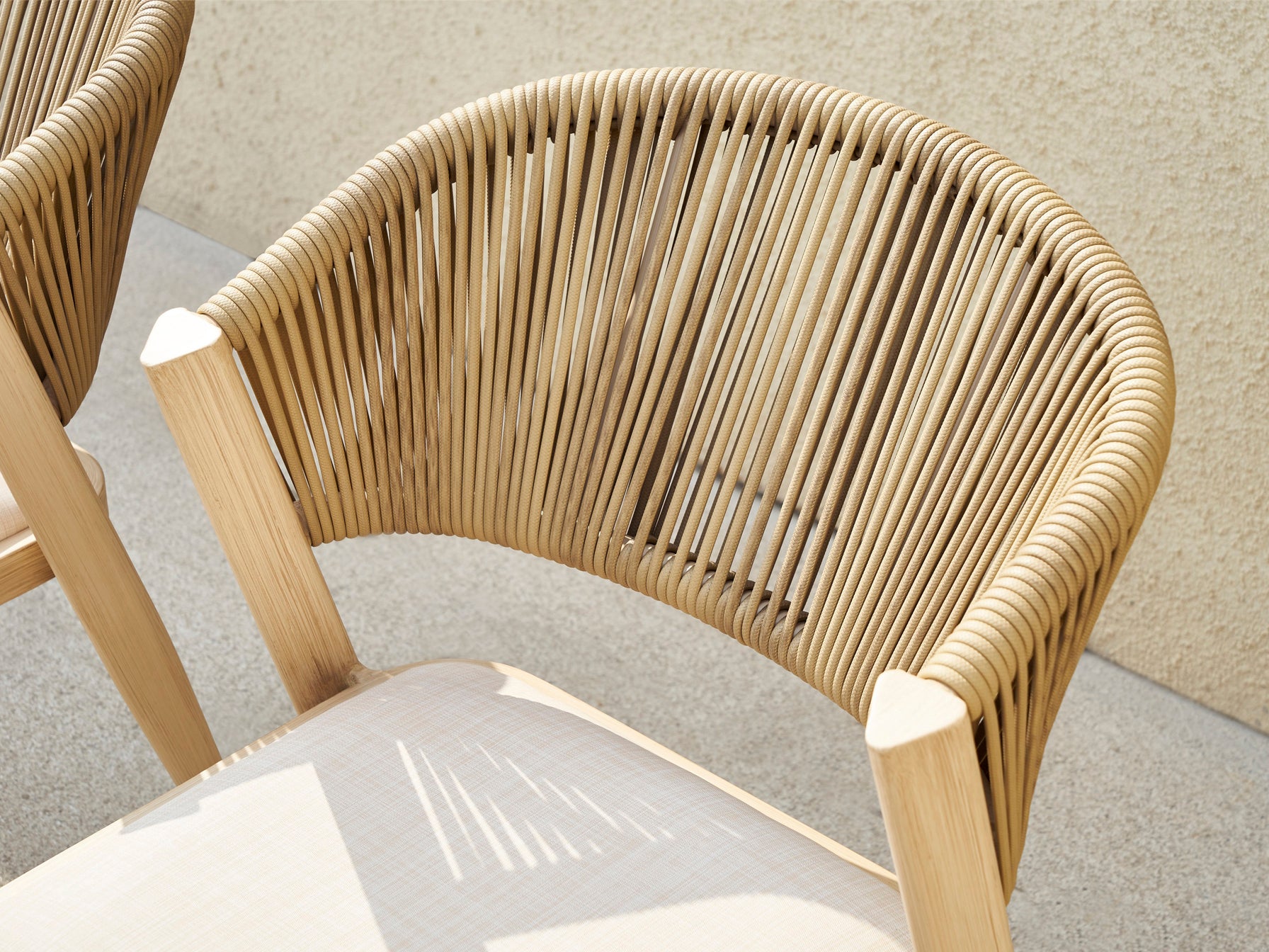 Comedor Exterior Schuller Brizna - Diseño Moderno y Resistente | luzguru.com