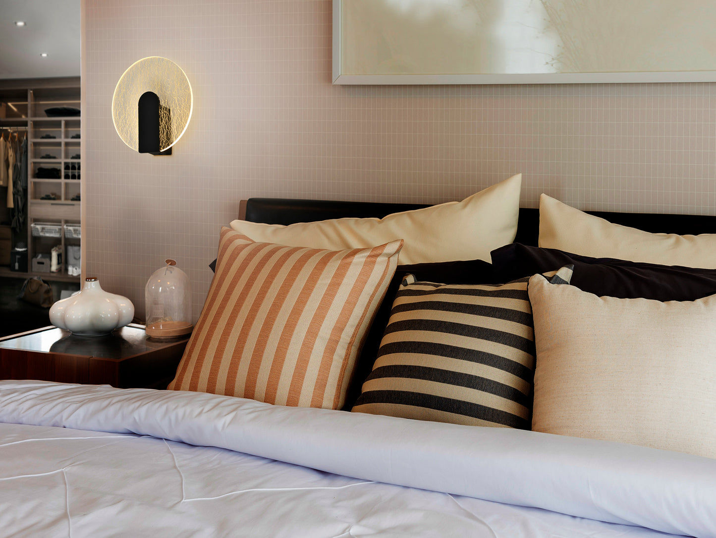 Aplique Moderno Negro Schuller Auris - Iluminación de Calidad | luzguru.com