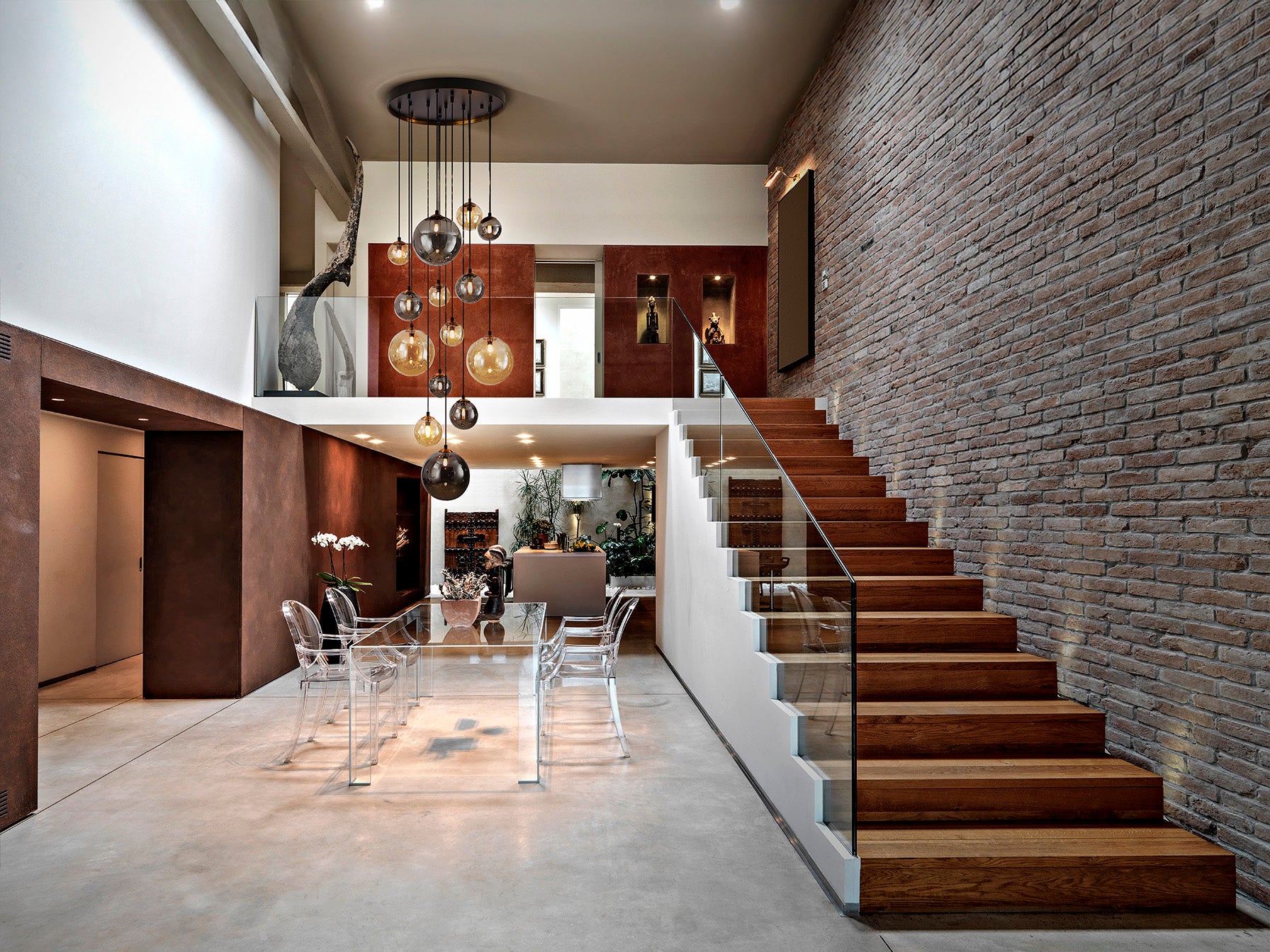 Lámpara de techo Schuller Dark 439015G, negro/latón, 14 luces, cristal ámbar y gris, regulable en altura hasta 500cm.
