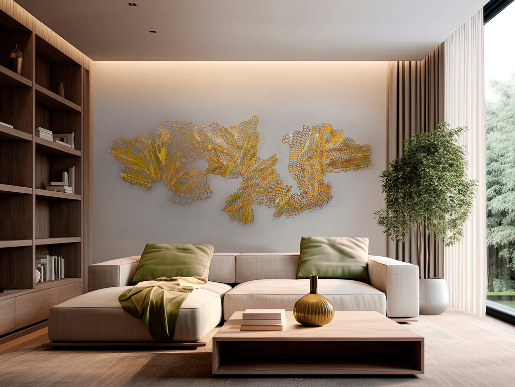 Escultura de pared Drako dorada SCHULLER (Ref. 589536) - Detalle de malla geométrica perforada en acero inoxidable.  LUZGURÚ.
