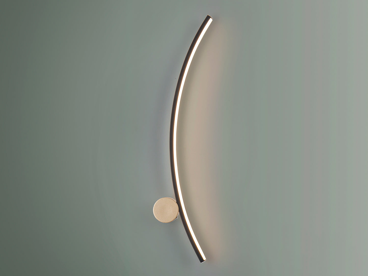 Aplique Moderno Negro y Oro - Schuller Smile | luzguru.com