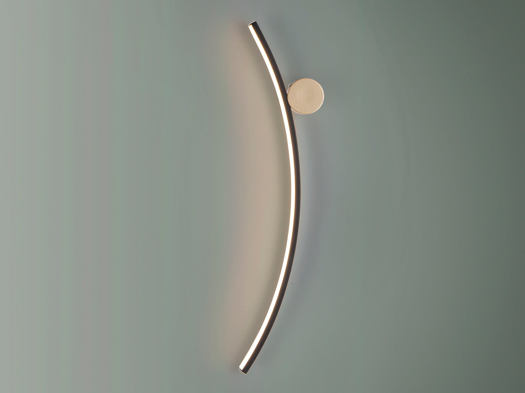 Aplique Moderno Negro y Oro - Schuller Smile | luzguru.com