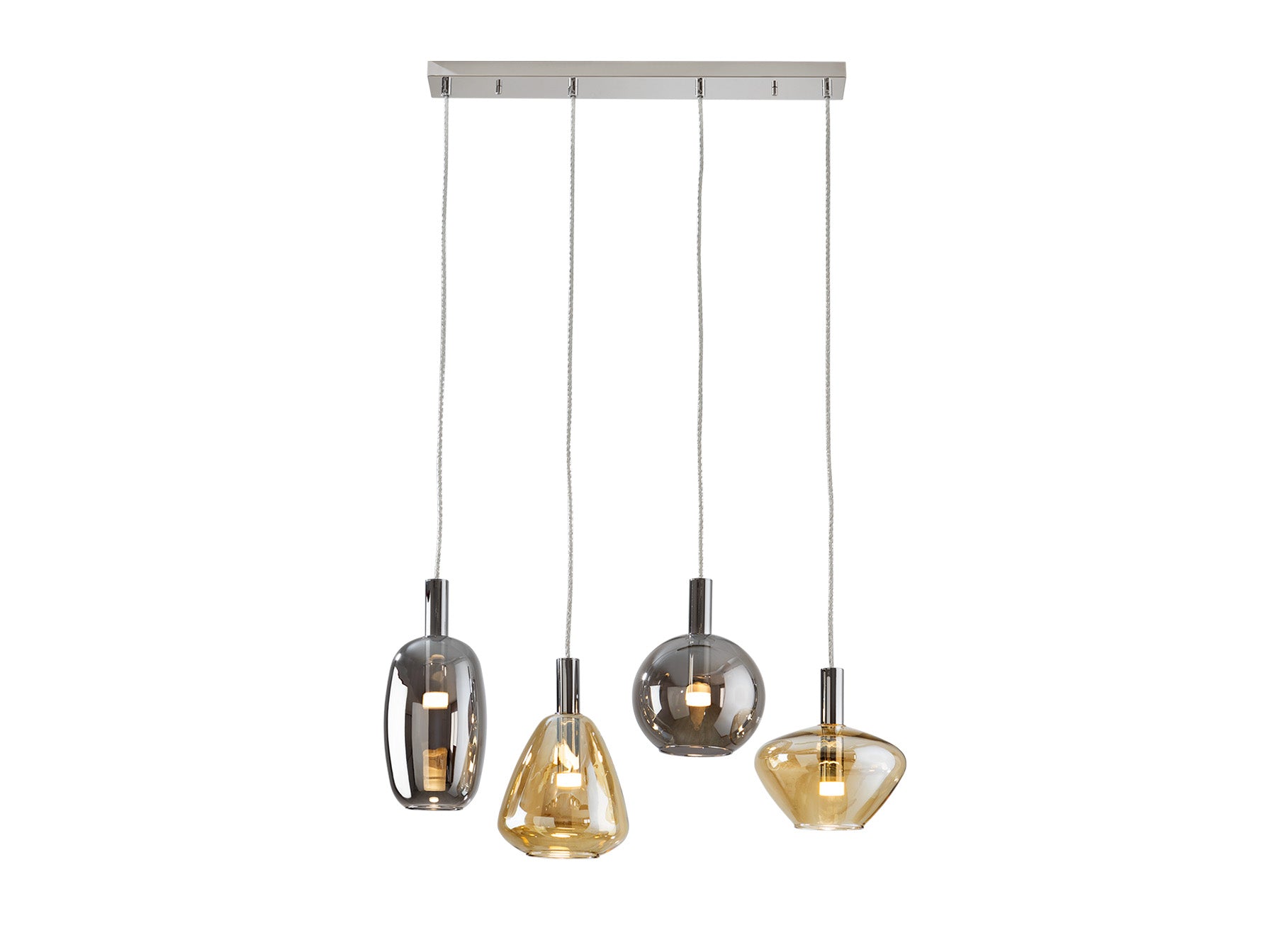 Lámpara I3 Nara 4 luces LED Schuller - Detalle de la elegante lámpara de metal cromado con tulipas de cristal ámbar y smoke, difusor opal y altura regulable (Ref. 563047).
