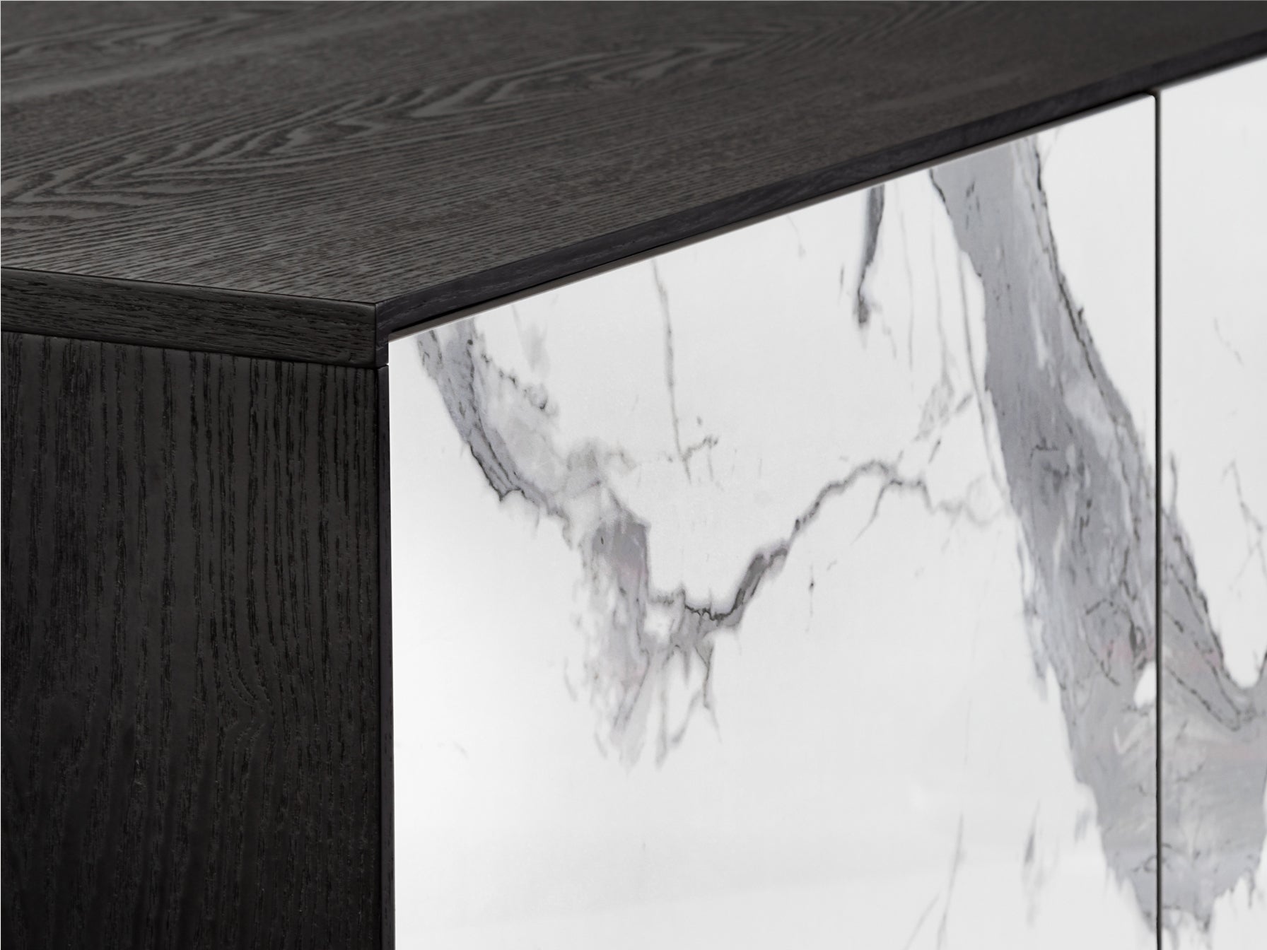 Aparador Moderno Fresno Negro - Schuller Kerala | luzguru.com