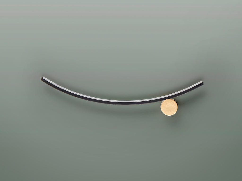 Aplique Moderno Negro y Oro - Schuller Smile | luzguru.com