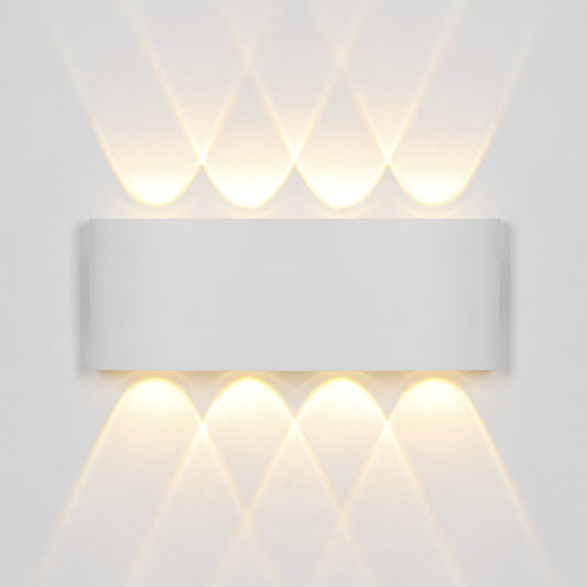 Aplique exterior King blanco instalado en fachada exterior - Ambiente nocturno