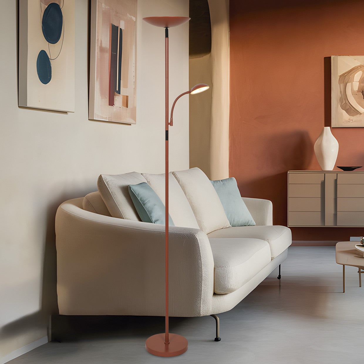 Pie de salón LED Kos Terracota en salón moderno - Ambiente iluminado