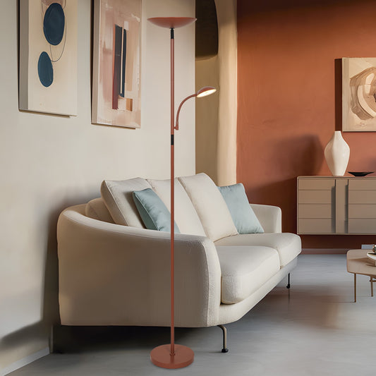 Pie de salón LED Kos Terracota en salón moderno - Ambiente iluminado