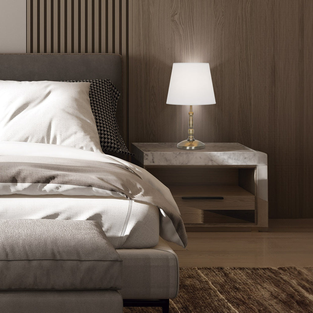 Lámpara sobremesa Vermut instalada en mesita de noche - Ambiente cálido