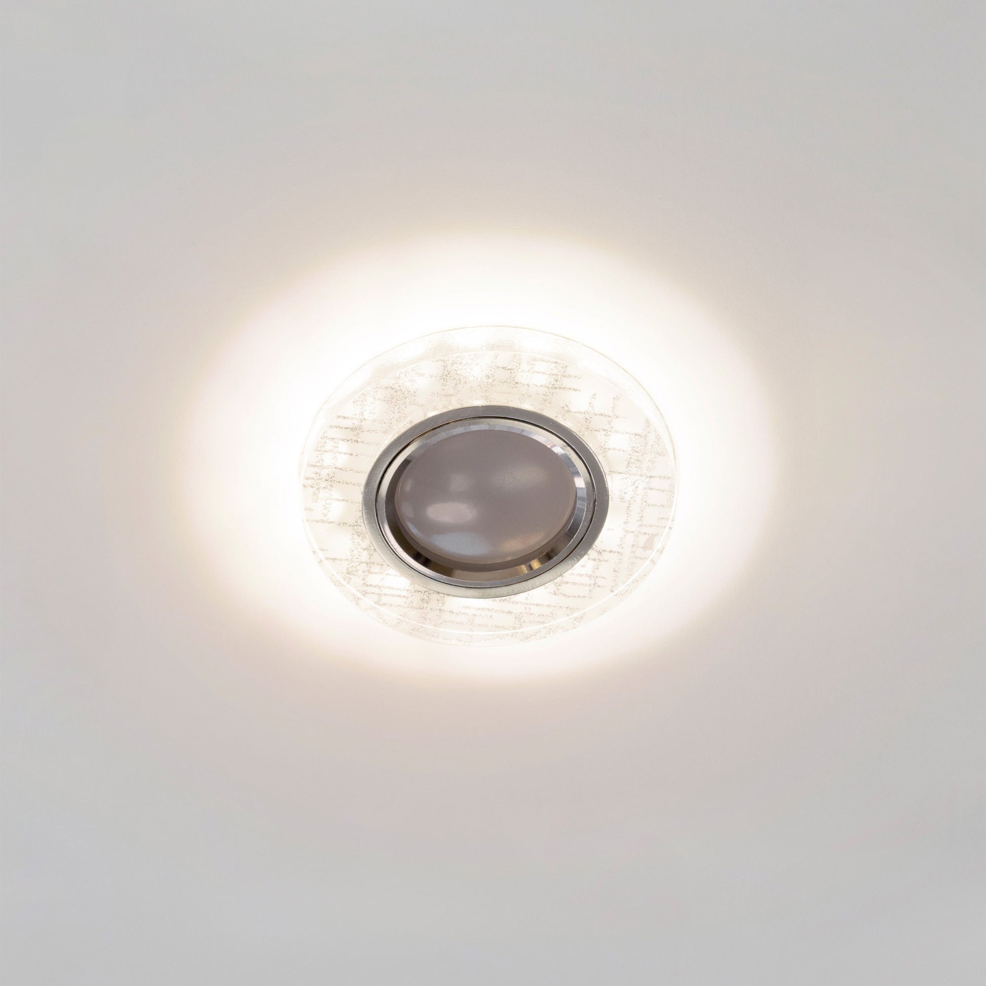 Empotrable Kony fabricado en Aluminio y Cristal color Plateado