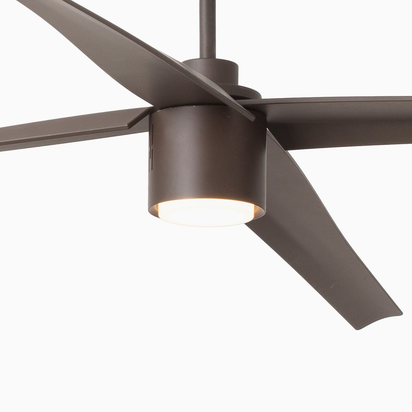 Ventilador de techo LED ATTOS XXL FARO serie 3326 en color marrón, referencia 33495 de Luzguru para ventilación eficiente