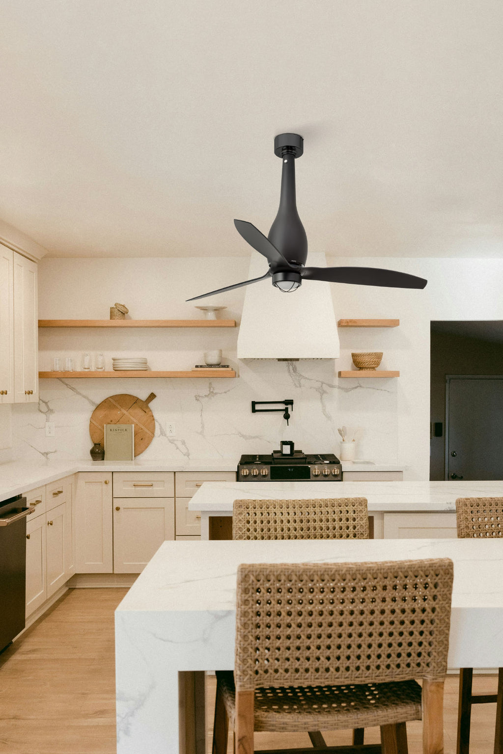 Ventilador de techo LED ETERFAN negro mate FARO modelo 2598, diseño industrial moderno con luz integrada y ventilación eficiente Ref: 32006-10