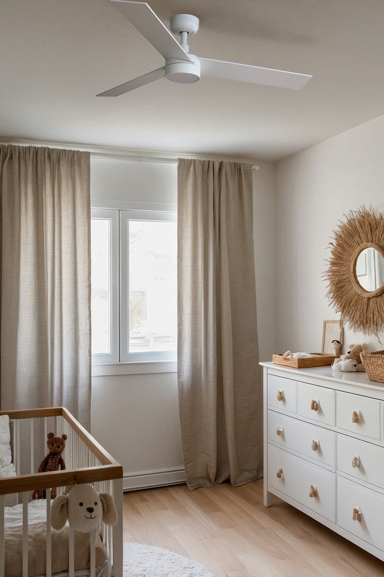 Ventilador de techo LED blanco mate FARO Serie 3422 Ref 34295-1TW, diseño moderno DC eficiente y silencioso para dormitorio o salón.