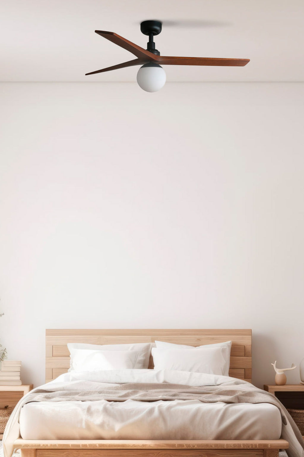 Ventilador de techo con luz silencioso FARO KLIM M en negro y nogal, modelo moderno para interior con casquillo E27, ventilación eficiente de LUZGURU ref. 34277-11L