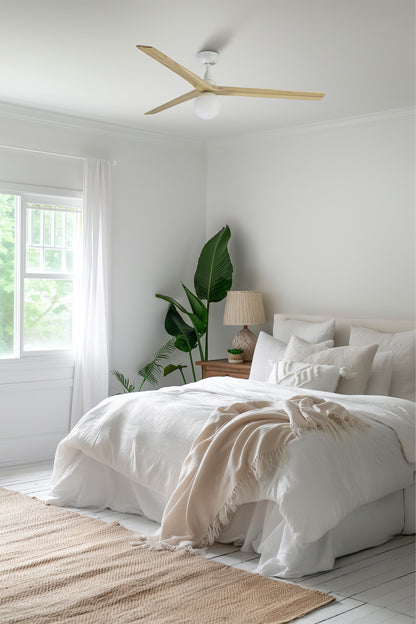 Ventilador de techo blanco silencioso FARO 3429 con luz LED, motor DC y aspas madera roble KLIM L, referencia 34279-11L