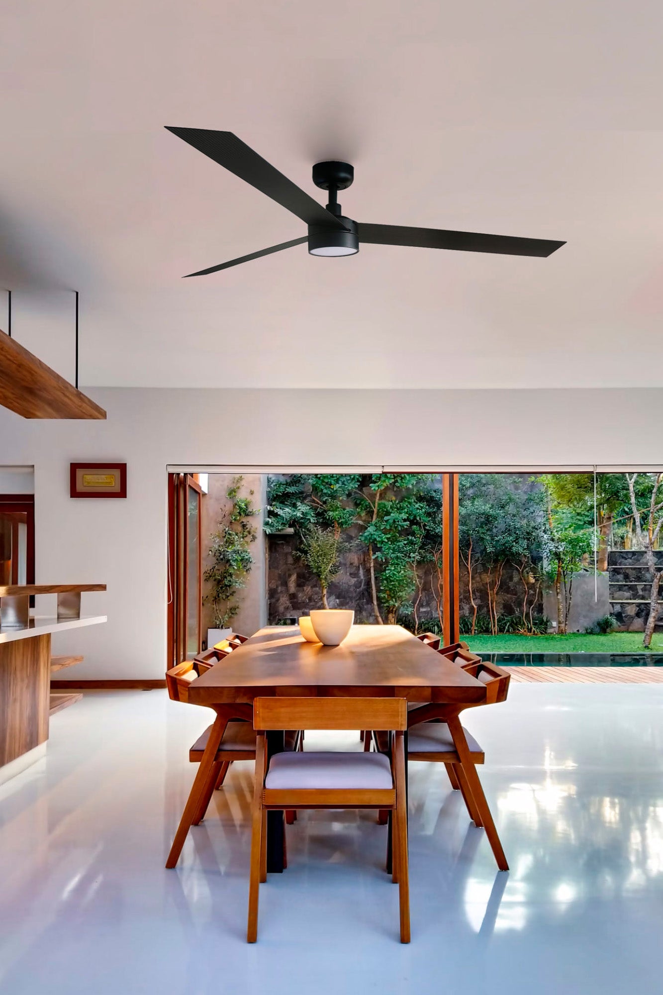 Ventilador de techo LED Cruiser XL negro mate con luz integrada FARO, ventilación eficiente LUZGURU