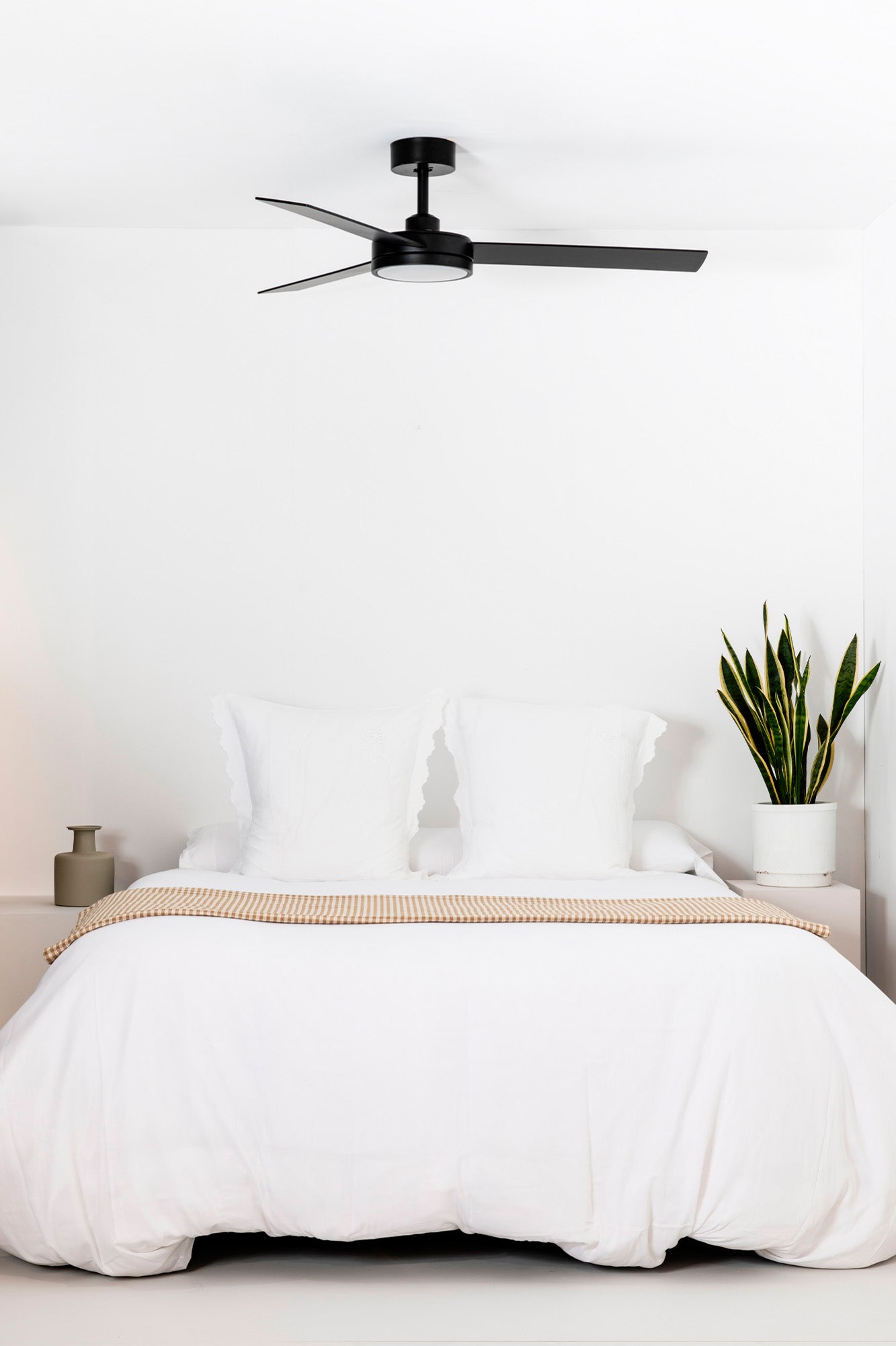 Ventilador de techo LED negro silencioso FARO Serie 3426 Ref. 34261 LUZGURU para dormitorio y salón moderno interior