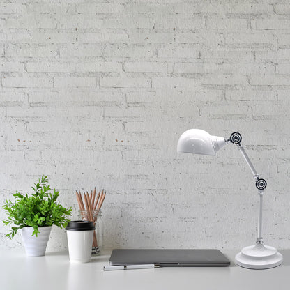 Flexo Adal fabricado en metal color Blanco/Cromo, ideal para iluminar tu escritorio