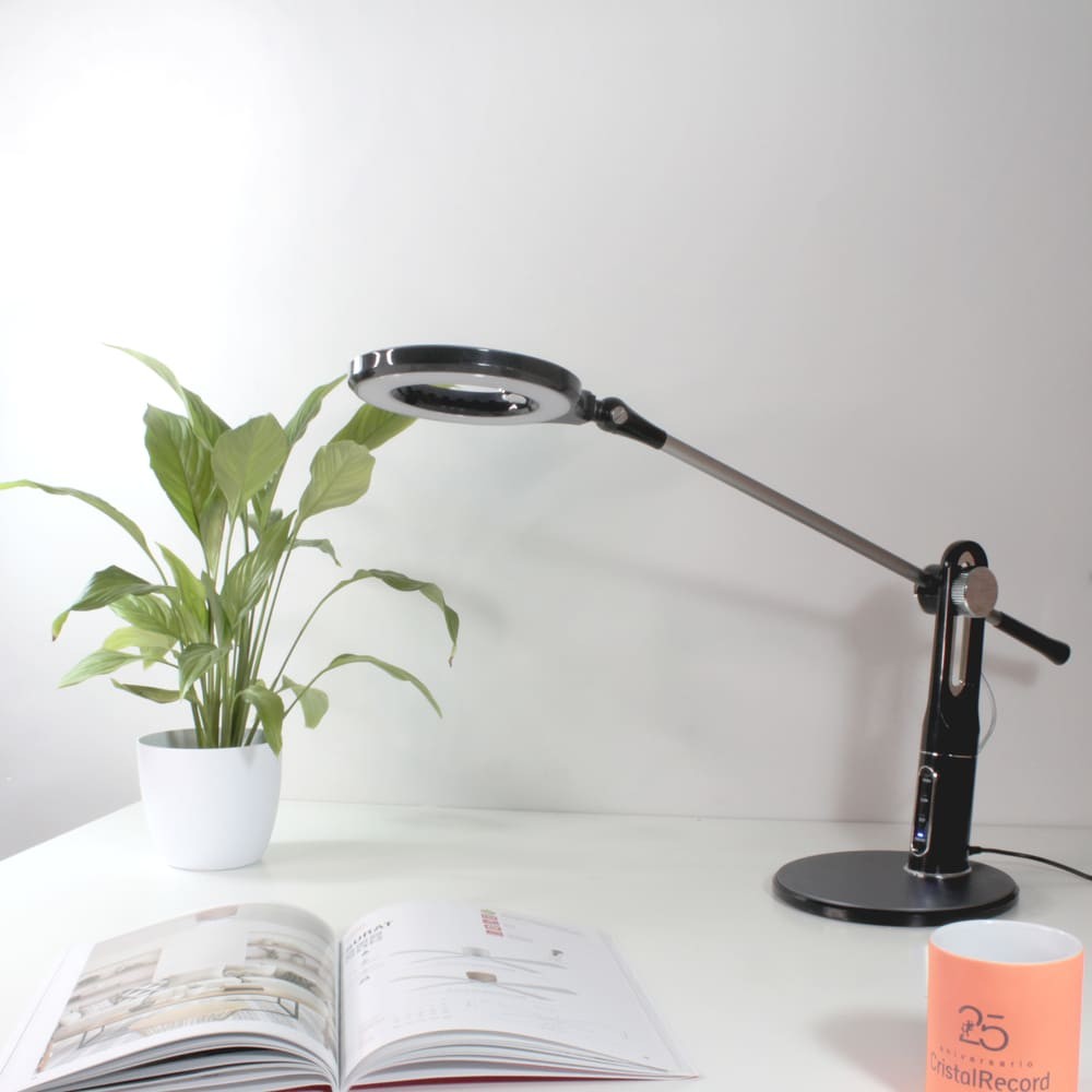 Lámpara de escritorio moderna ideal para estudio