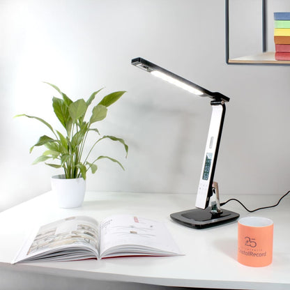 Lámpara de escritorio moderna ideal para el estudio