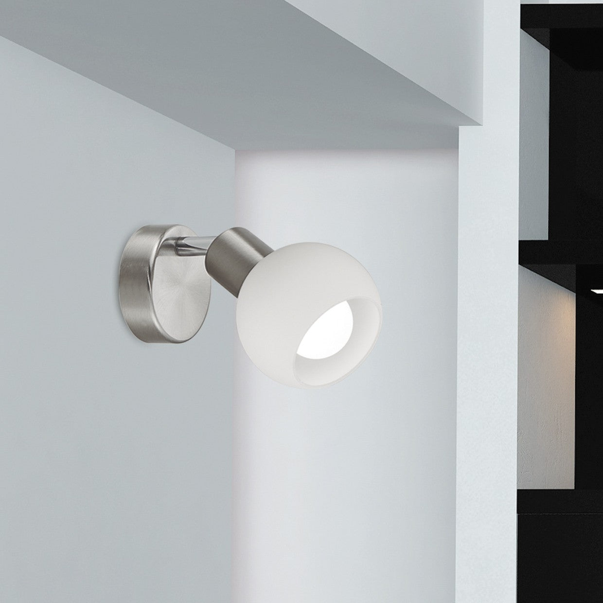 Foco de pared AJP/Alemar Opal 10439 níquel satinado: medidas detalladas.  Diseño elegante y moderno para iluminación eficiente. Envío rápido y garantía incluidos. Compra en luzguru.com
