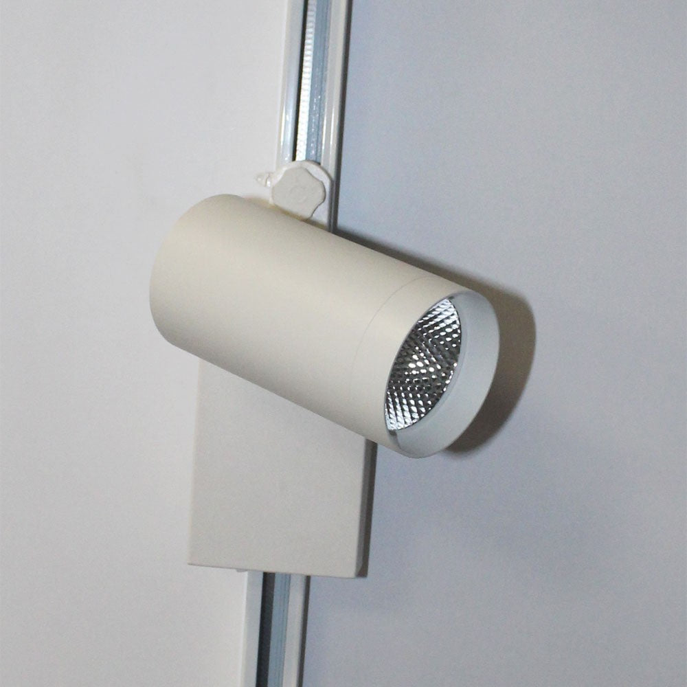 Foco Simox fabricado en aluminio color blanco con 3 temperaturas de luz