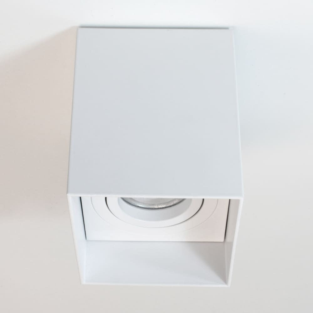 Foco GU10 con diseño orientable para dirigir la luz