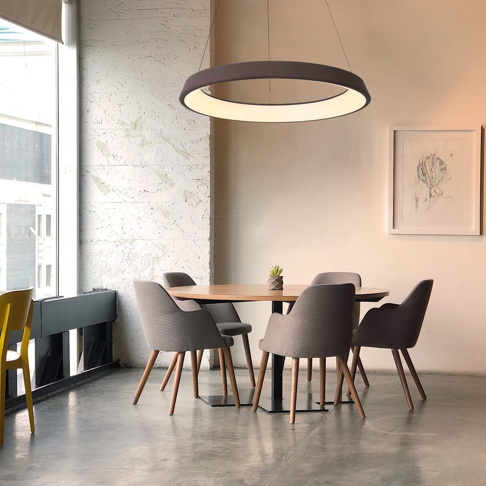 Lámpara LED Lizer con 4776 lúmenes para una iluminación potente