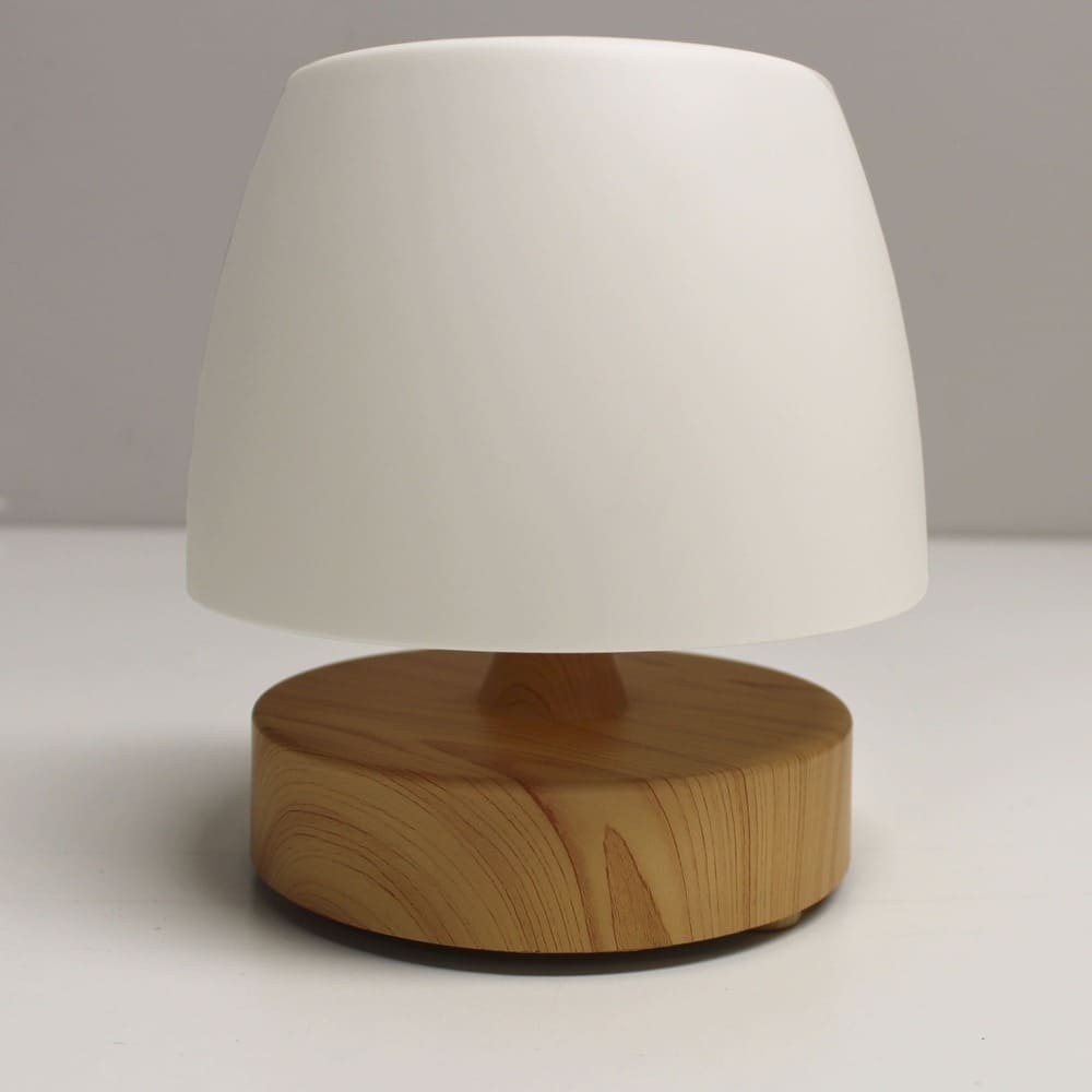 Lámpara de mesa LED portátil con protección IP44 ideal para exterior