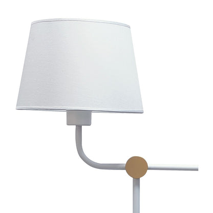 Lámpara Solor fabricada en metal color blanco con pantalla de tela blanca