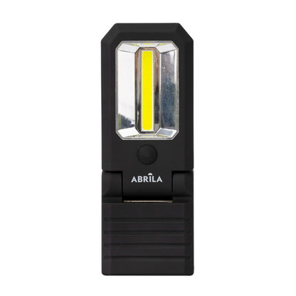 Linterna de Trabajo LED COB Rumbo 300 Lúmenes Negro/Verde Fabrilamp encendida con proyección de luz y ambiente | LuzGurú