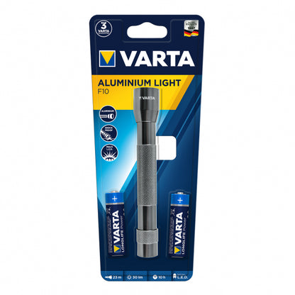 Linterna LED Varta de aluminio gris, vista frontal, mostrando sus LEDs y diseño robusto.