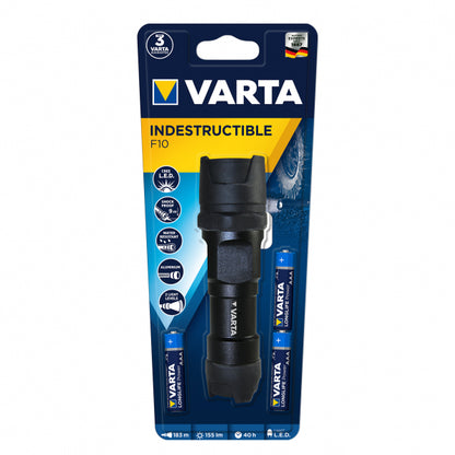 Linterna LED Varta IPX4 negra, vista frontal, mostrando su diseño robusto y resistente.