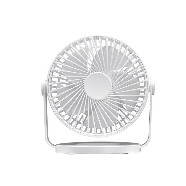 Mini ventilador Bretaña blanco conectado a un puerto USB para su recarga.