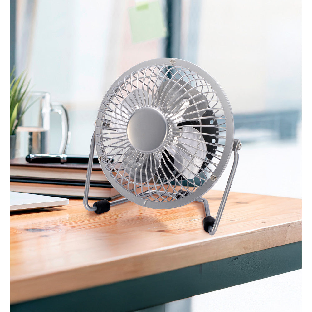 Ventilador Bulerias fabricado en Metal color Cromo, con aspas de Policarbonato